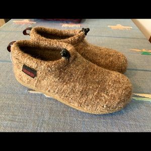 SOLD NWOT Giesswein Vent Slipper Clogs Wool & Rubber 37